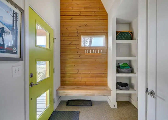 Fireplace & Deck: Modern Cabin In Grand Lake!