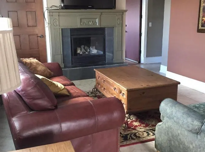 Cozy Bear Lodge