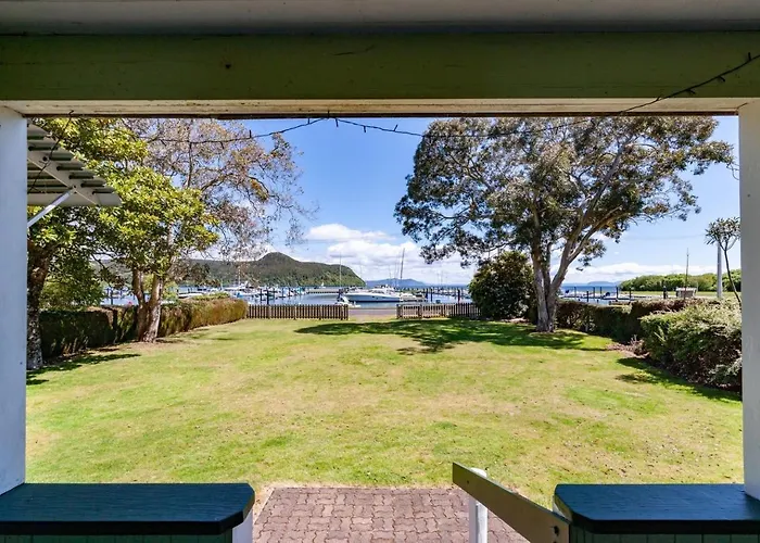 Marina Views - Motuoapa Bach