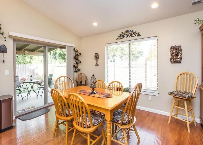 Charming Wine Country Retreat! 4 Bedroom 2 Bath