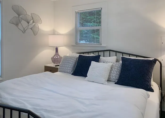 North Bend Downtown Cottage
