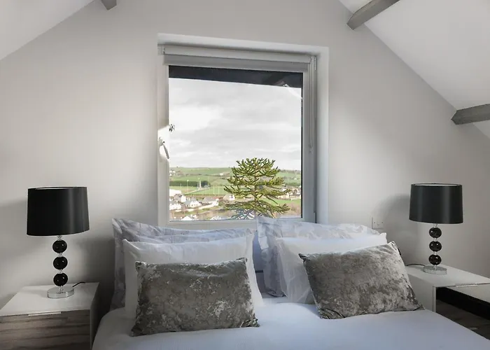 Curragh House Lodges