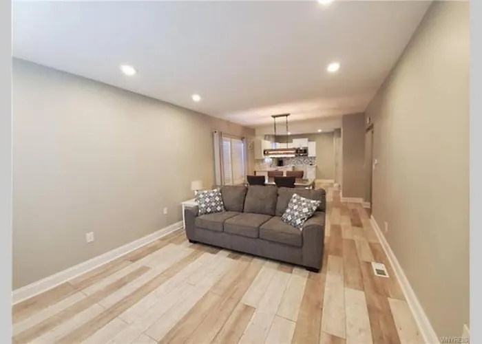 Luxury Private Home In The Heart Of Niagara Falls