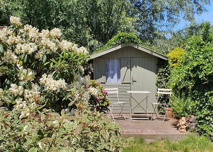 Close To Centre, 3 Rooms, 2 Bathr & Wc, Free Parking & Wifi, Spacious Living Area & Kitchen Brugge