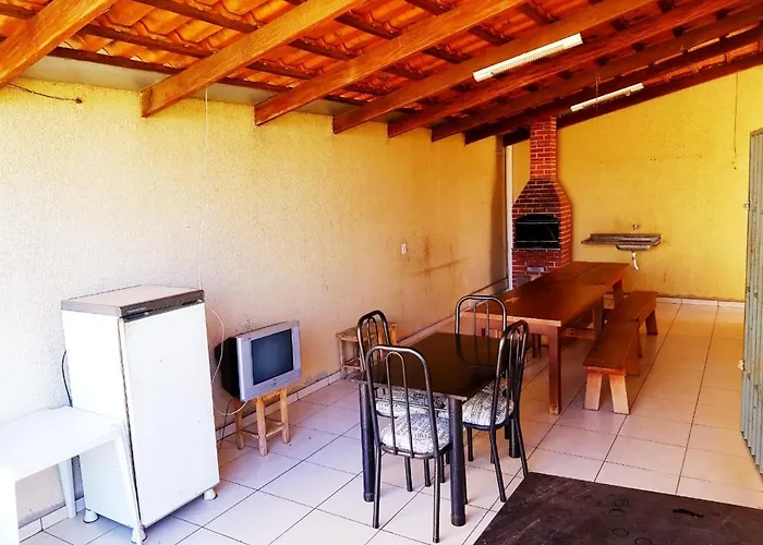 Otima Casa Caldas Novas 2 Km Do Centro Para Ate 14 Pesssoas Com Piscina Aquecida, Churrrasqueira, Wifi