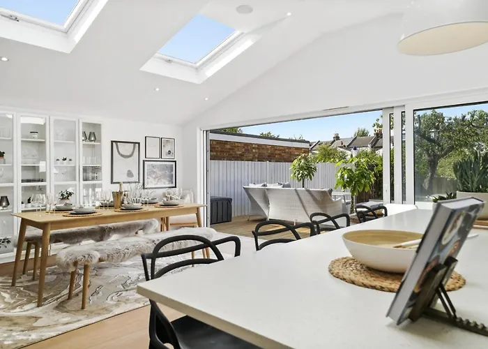 Clarence House-Windsor-Parking-5 Bed
