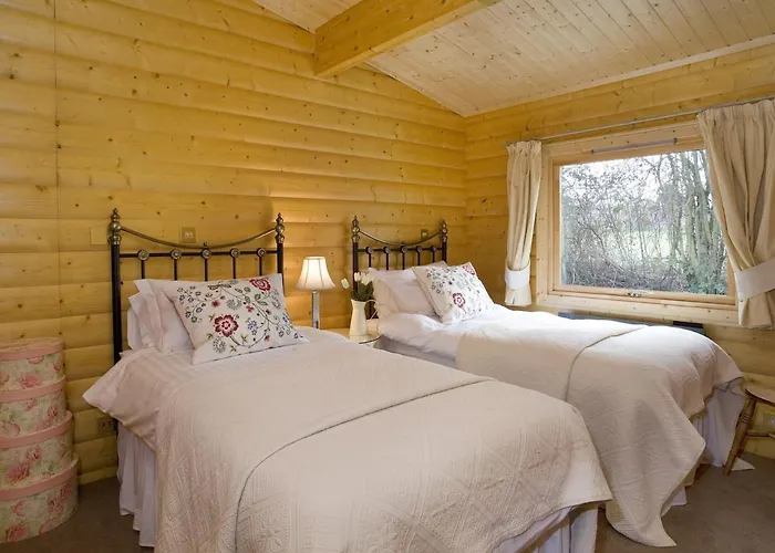 Cherbridge Lodges - Riverside Lodges, Short Lets