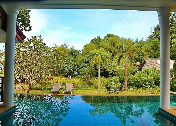 6 Bedroom Seaview Villa With Pool