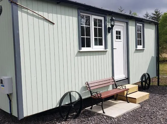 Wee Highland Hideaway Hut