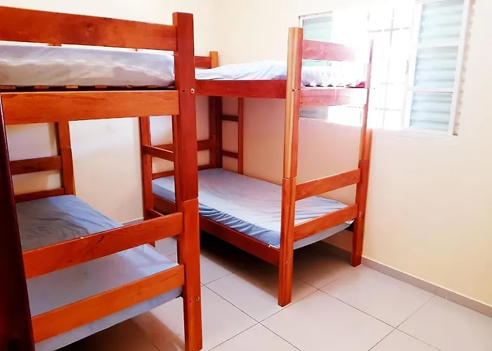 Otima Casa Caldas Novas 2 Km Do Centro Para Ate 14 Pesssoas Com Piscina Aquecida, Churrrasqueira, Wifi