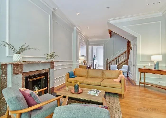 Historic Luxury Townhouse In Downtown Chicago