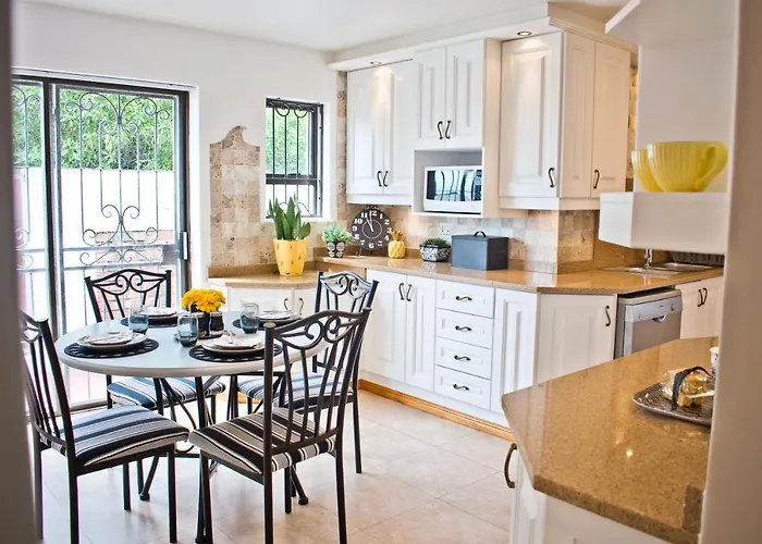 Aguia-Vista Paradise Bliss, 3Br, Pool, Beach Walk