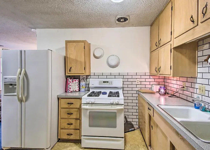 Dog-Friendly Bartlesville Retreat W/ Yard!