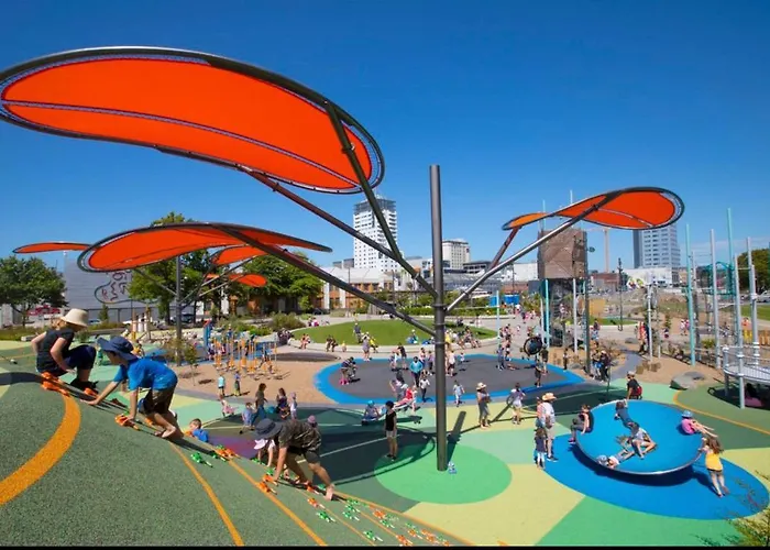 Modern Townhouse Walk To Convention Centre And Family Playground Cbd Christchurch