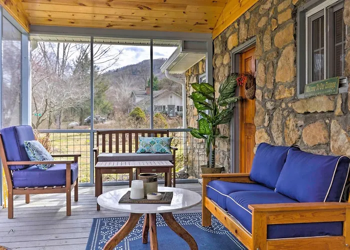Screened Porch: 'The Rock Cottage' In Hot Springs