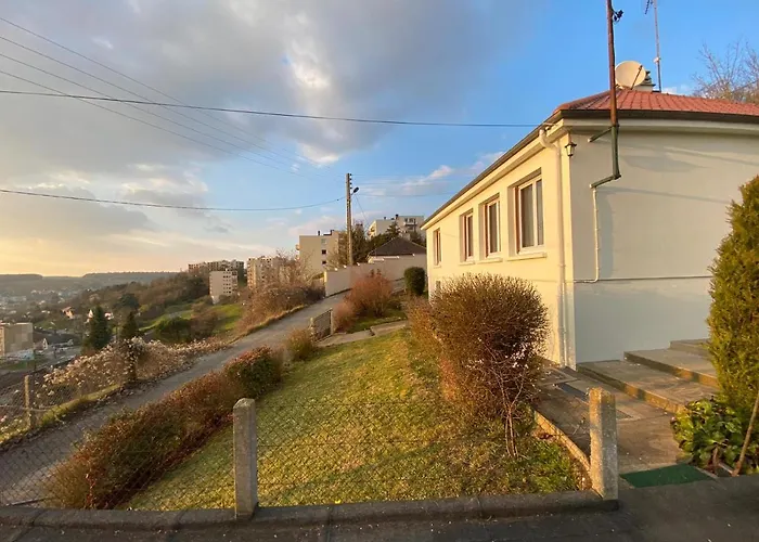 Maison Entiere Avec Jardin Et Une Belle Vue