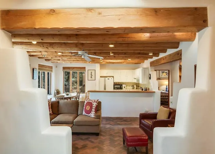 Foothills Retreat- Patios, Rooftop Deck, Quiet, 2Br