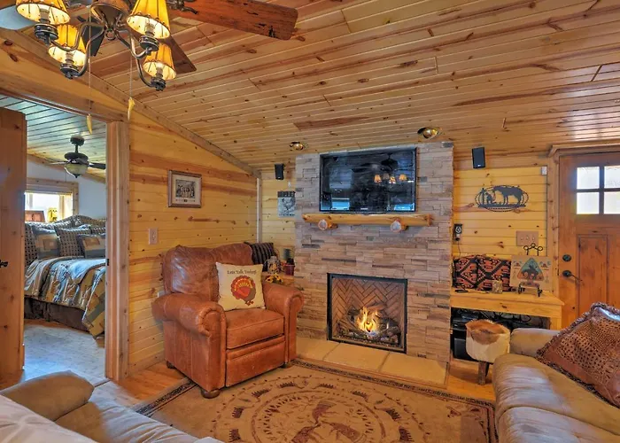 Bartlesville Cabin W/ Pool, Hot Tub & Trampoline!