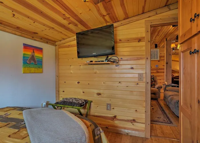 Bartlesville Cabin W/ Pool, Hot Tub & Trampoline!