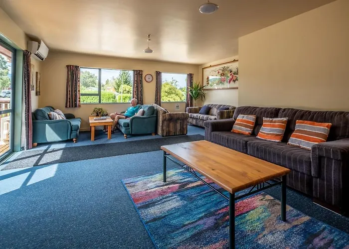 Kakapo Lodge
