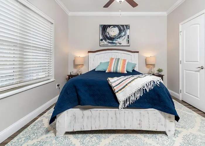 Gorgeous Cades Cove Condo With Community Pool
