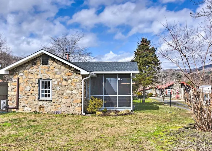 Screened Porch: 'The Rock Cottage' In Hot Springs