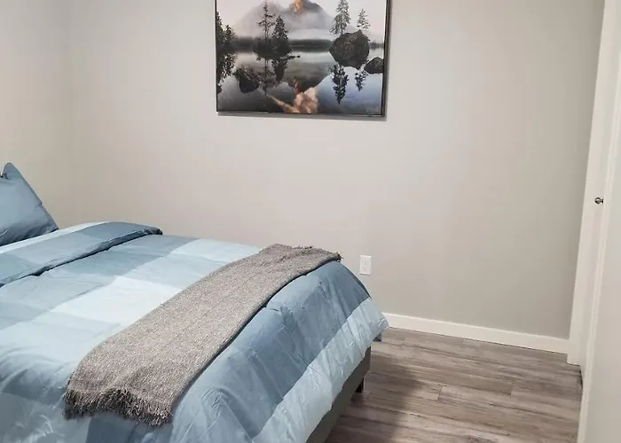 Luxurious 2 Bedroom Basement Suite