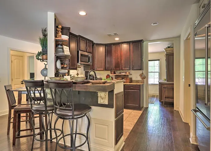 Family-Friendly Home W/ Lake Oconee Access + Patio