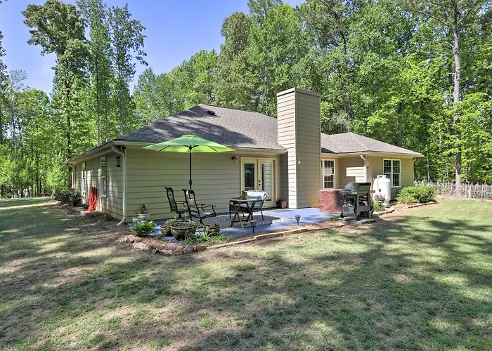 Family-Friendly Home W/ Lake Oconee Access + Patio