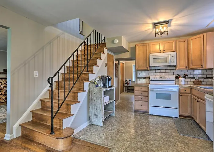 Patio & Fire Pit: Idyllic Cottage In Hellertown!