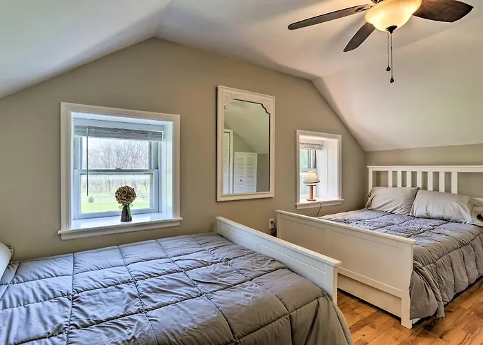 Patio & Fire Pit: Idyllic Cottage In Hellertown!