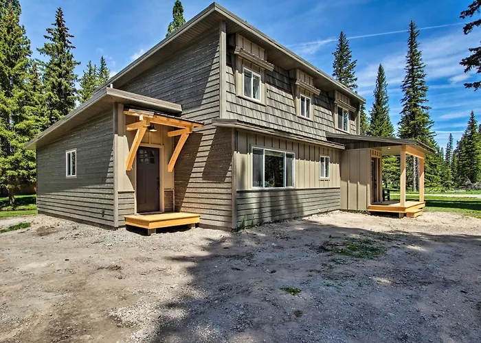 Creekfront Lincoln Home, Steps From Downtown!