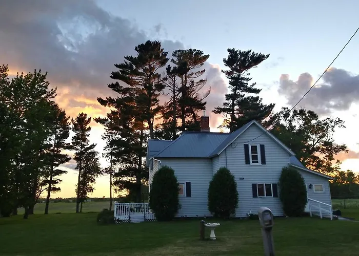 Historic Farmhouse W/ Fire Pit: Pet Friendly!