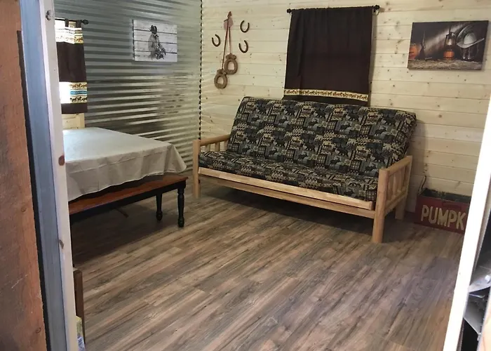 Canyonlands Barn Cabin With Loft, Full Kitchen, Dining Area For Large Groups