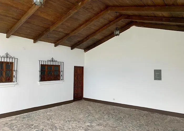 Casa Chula / Centrica Con Jardin, Terraza Y Parqueo