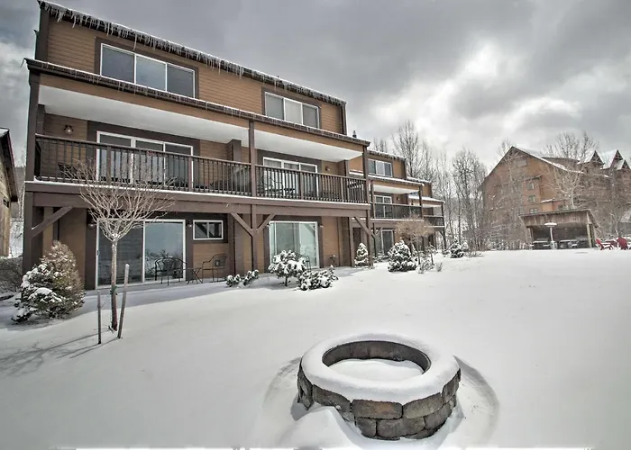 Slopeside Burke Mtn Condo W/ Amenity Access!