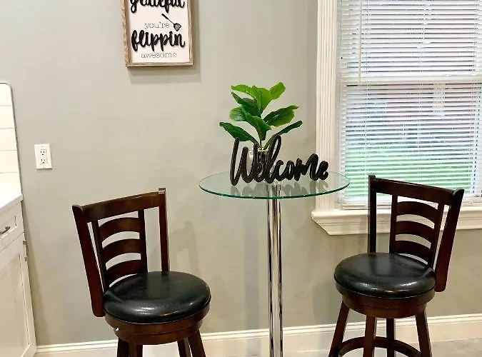 The Roulette Duplex: Niagara Falls Retreat with Private Yard & Parking