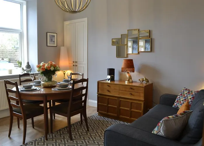 Stunning Period Townhouse With Garden, Walking Distance To Town