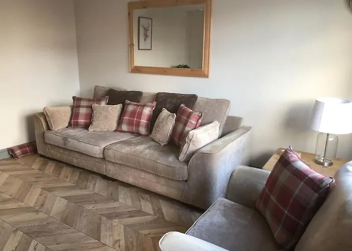 Rowan Place 5 Bedroom Off Street Parking Accommodation