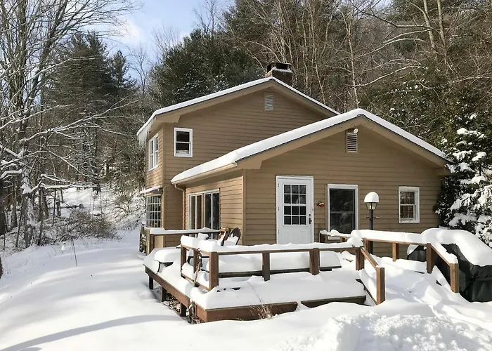 Berkshire Riverfront Ski Cabin: Close To Hiking!