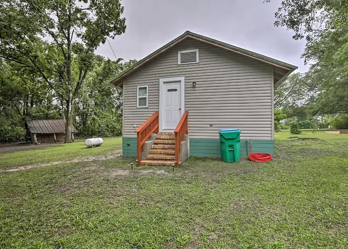 Renovated Home W/ Screened-In Patio On Hwy 90!
