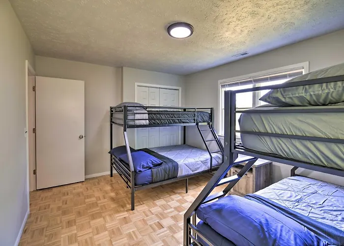 Bluefield Retreat W/ Pool Table: Near Parks!