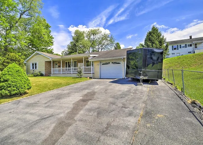 Bluefield Retreat W/ Pool Table: Near Parks!
