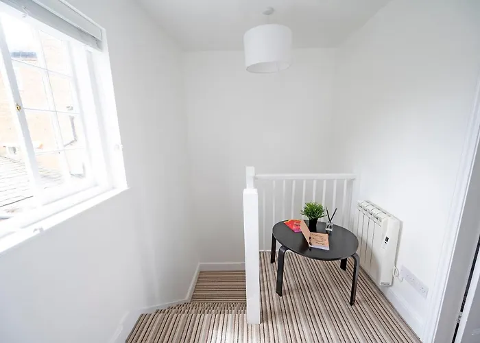 The Teapot Cottage In Town Centre Free Parking