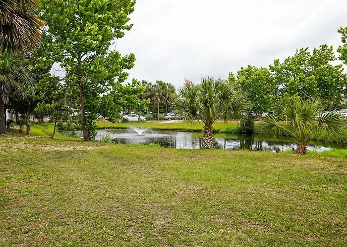 Walk To Beach: Isle Of Palms Condo W/ Pool Access!