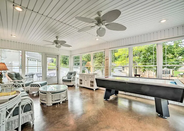 Kentucky Lake House With A Great Outdoor Space!