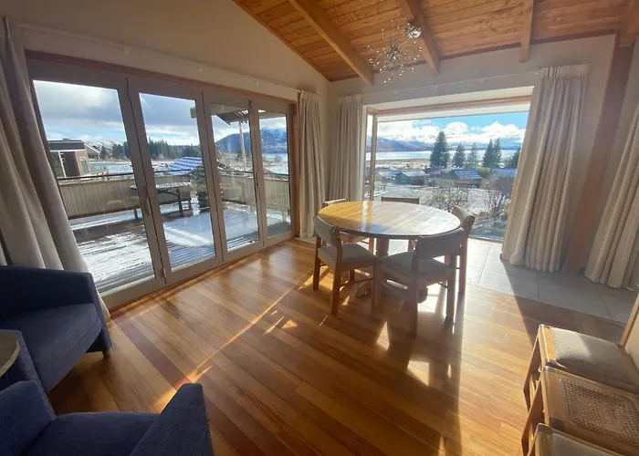 Glacier Rock Lakeview House