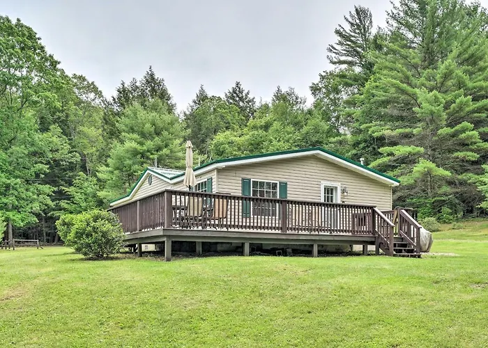Deck, Fire Pit & Yard: Mountain Escape!