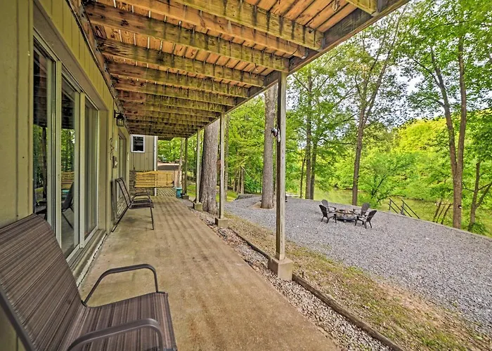 Lake Barkley Home: Private Dock, Kayaks, Fire Pit!