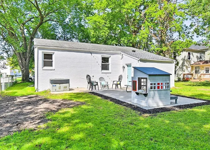 Charming Hampton Home W/ Yard: 2 Mi To Beach!